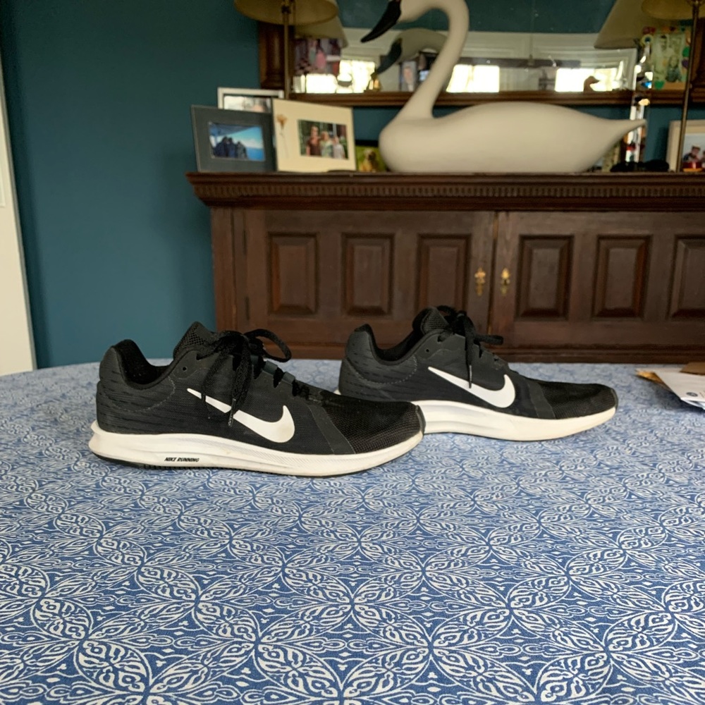Nike running shoes - Picture 1 of 4